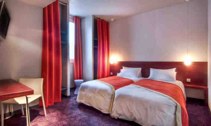 Comment réserver une chambre dans un hôtel?